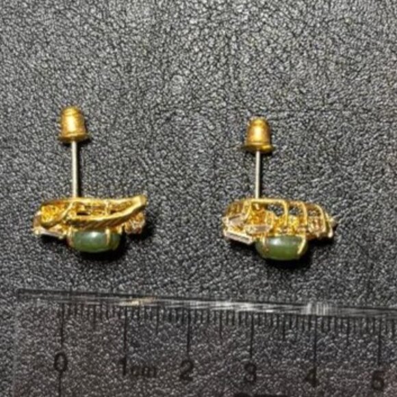 Vintage Jade Stud earrings, Dolphin Ore 18K Gold Electroplate - Picture 6 of 7